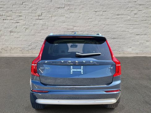 Used 2022 Volvo XC90 T5 Momentum w/ Protection Package Premier FWD image 4