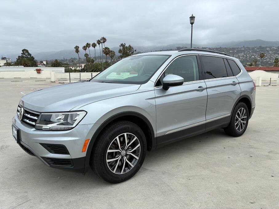 Used 2020 Volkswagen Tiguan SE w/ Panoramic Sunroof Package FWD image 2