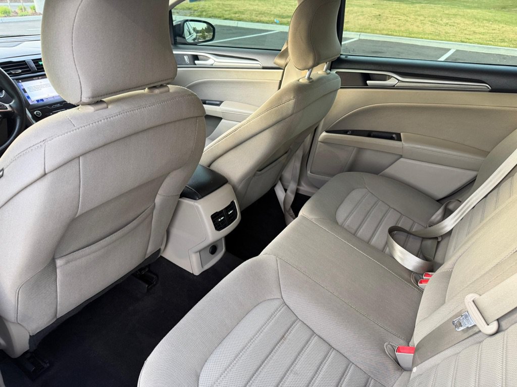 Used 2019 Ford Fusion SE FWD image 11