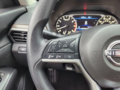 Used 2024 Nissan Altima 2.5 SV image 30