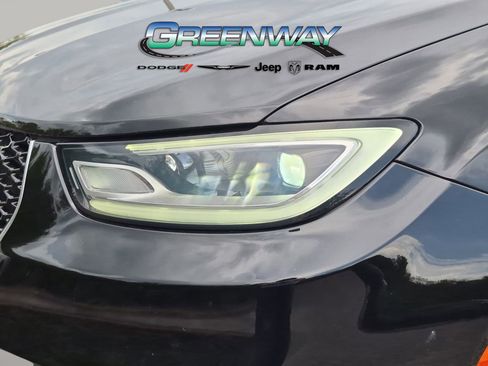 Used 2024 Chrysler Pacifica Pinnacle FWD image 32