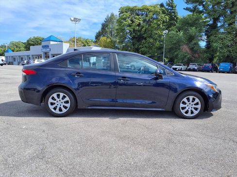 Used 2023 Toyota Corolla LE image 3