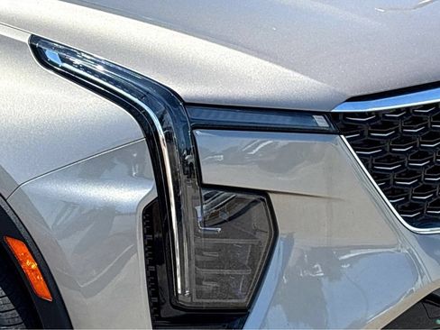 Used 2025 Cadillac XT4 Premium Luxury FWD image 15