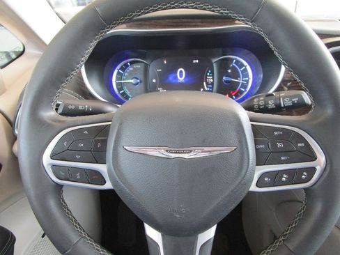 Used 2022 Chrysler Pacifica Limited image 29