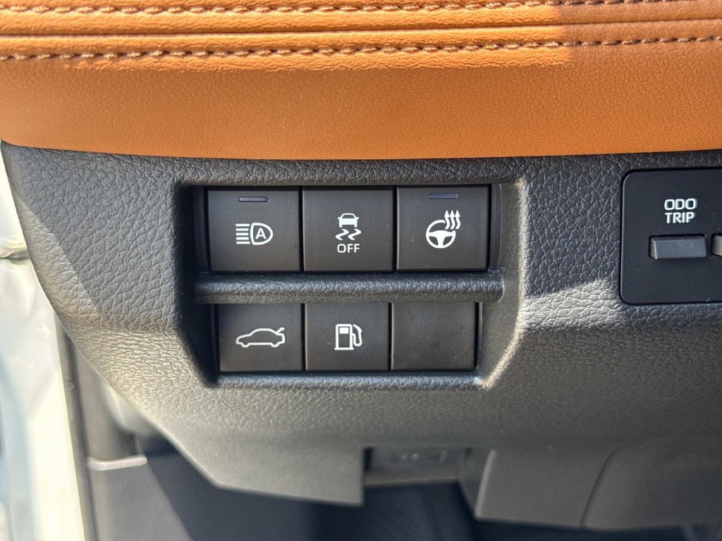Used 2019 Toyota Avalon Limited FWD image 23
