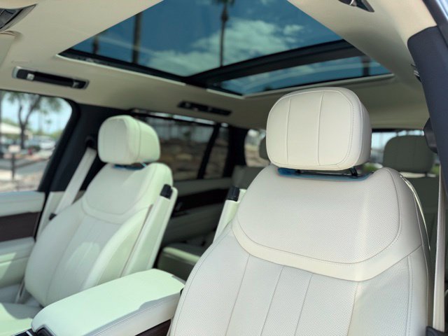 New 2026 Land Rover Range Rover Long Wheelbase SE AWD/4WD image 6