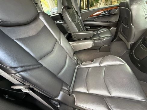 Used 2019 Cadillac Escalade Luxury RWD image 21