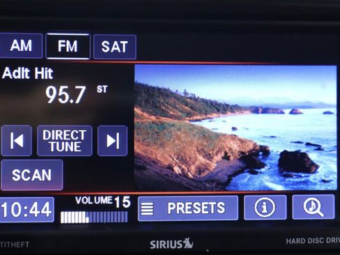 Used 2019 Dodge Grand Caravan SE w/ UConnect Hands-Free Group image 16