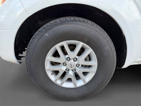 Used 2016 Nissan Frontier SV image 14