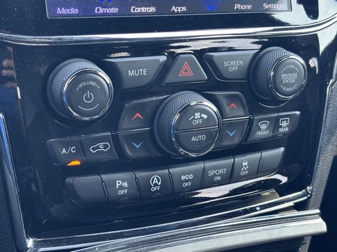 Used 2020 Jeep Grand Cherokee Altitude image 29