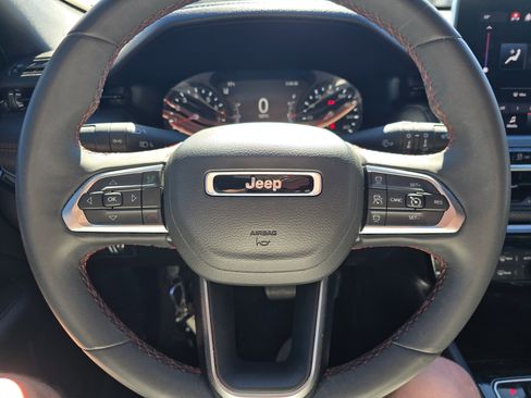 Used 2023 Jeep Compass Trailhawk image 12