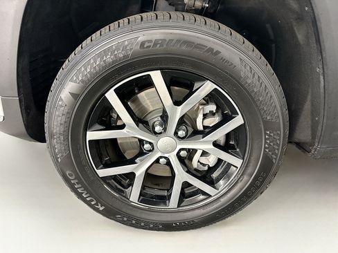 Used 2023 Jeep Grand Cherokee L Limited AWD/4WD image 37