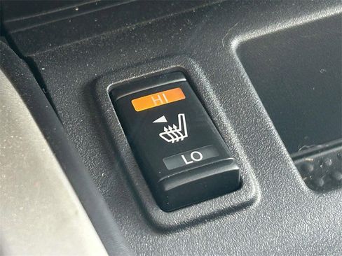 Used 2024 Nissan Titan SV w/ SV Convenience Package image 23