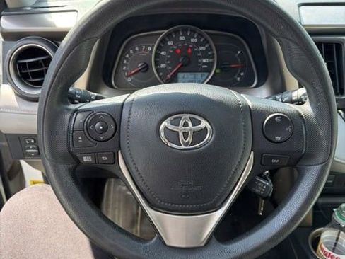 Used 2015 Toyota RAV4 XLE FWD image 9
