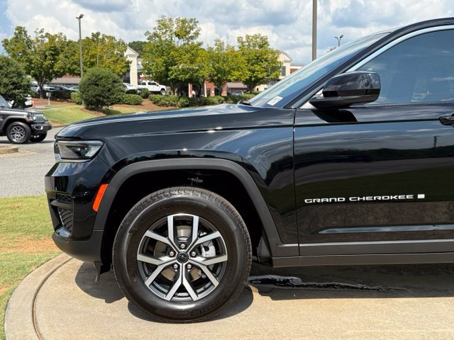 New 2027 Jeep Grand Cherokee Laredo X RWD image 12