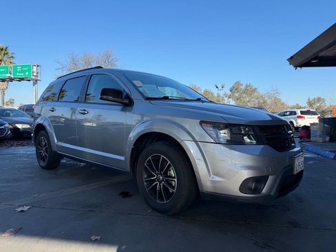 Used 2019 Dodge Journey SE image 6