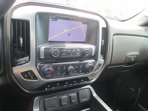 Used 2018 GMC Sierra 1500 SLT AWD/4WD image 32