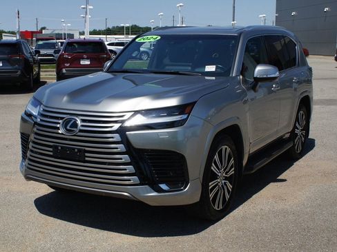 Used 2024 Lexus LX 600 4WD w/ Luxury Package image 2