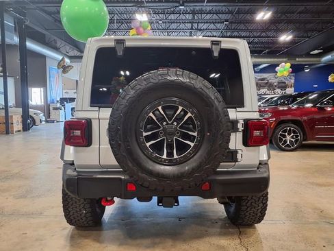 Used 2024 Jeep Wrangler Unlimited Rubicon AWD/4WD image 8