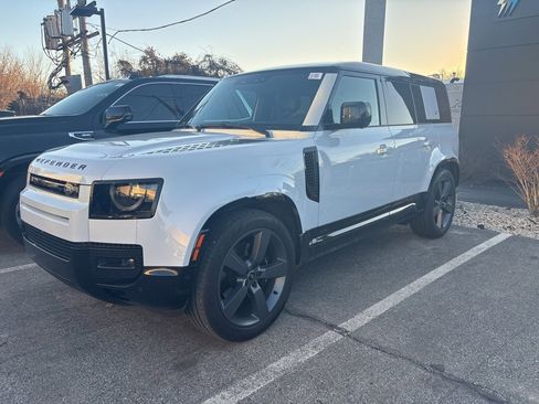 Used 2023 Land Rover Defender 110 image 1