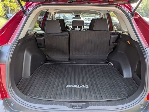 Used 2020 Toyota RAV4 LE FWD image 14