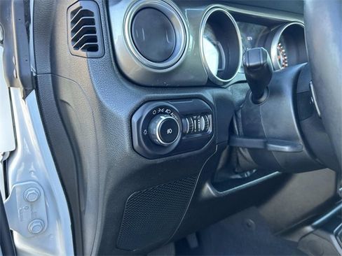 Used 2018 Jeep Wrangler Unlimited Sahara image 20