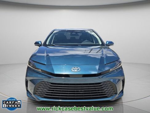 Used 2025 Toyota Camry LE FWD image 5