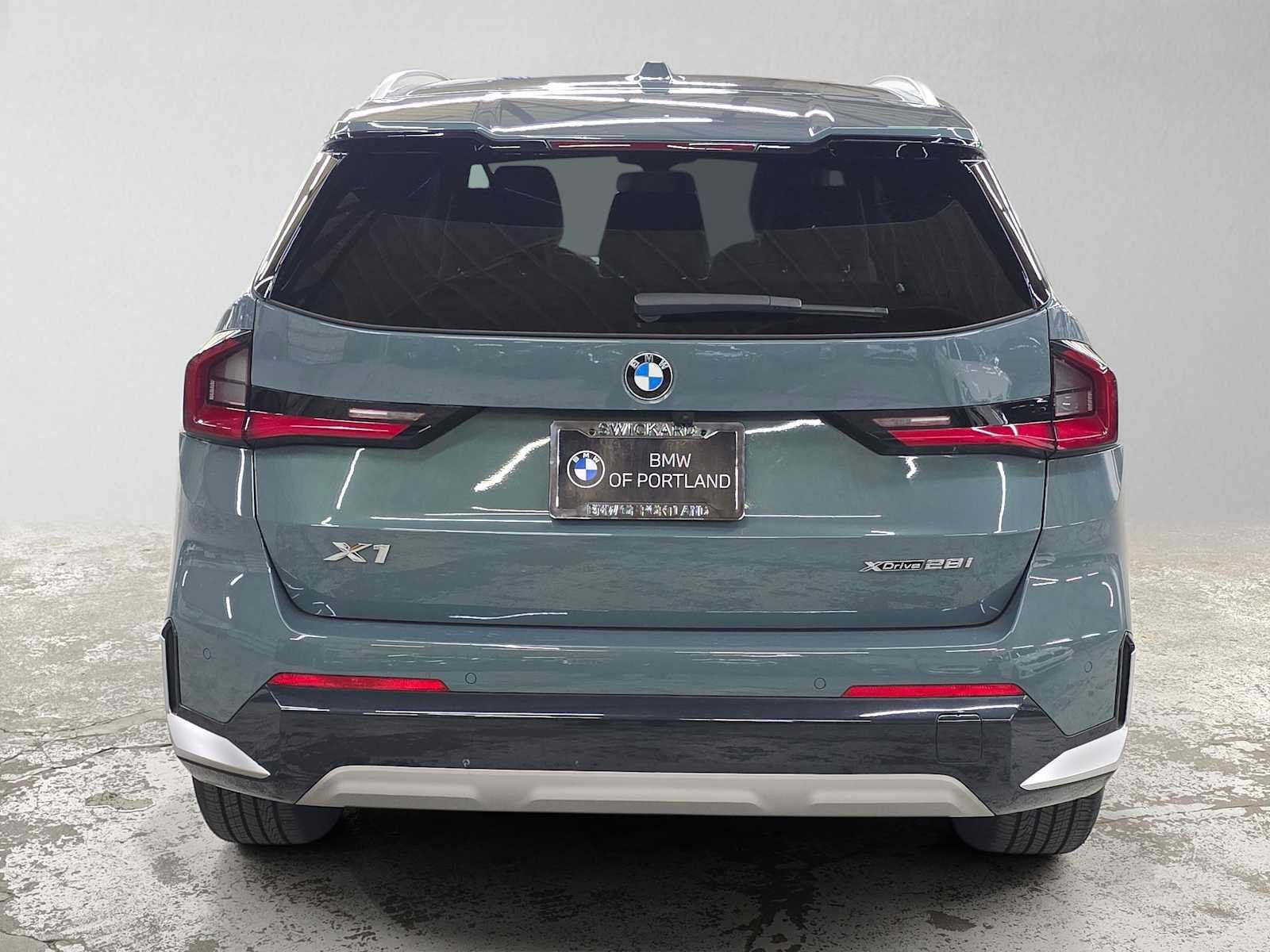 Used 2023 BMW X1 xDrive28i w/ Premium Package AWD/4WD image 4