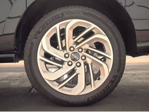 Used 2025 Lincoln Navigator L Reserve AWD/4WD image 8