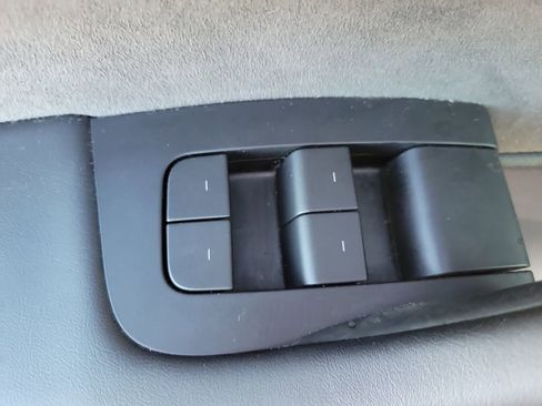 Used 2022 Tesla Model Y Performance image 22