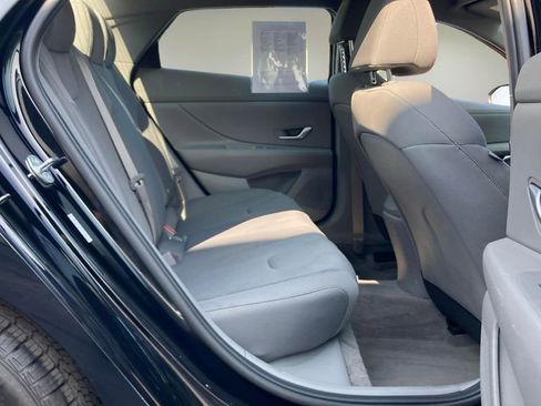 Used 2023 Hyundai Elantra SE image 14