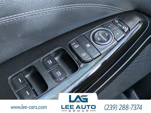 Used 2017 Kia Cadenza Premium w/ Luxury Package image 18