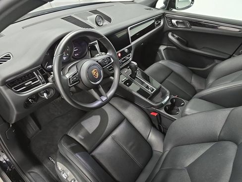 Certified 2023 Porsche Macan AWD/4WD image 4