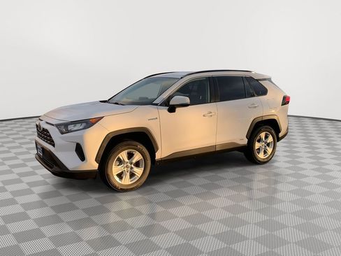 Used 2020 Toyota RAV4 LE image 3
