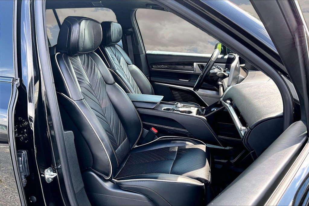 Certified 2026 Cadillac Vistiq Sport w/ LPO, Floor Liner Package AWD/4WD image 30