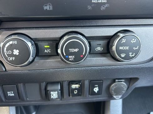 Used 2019 Toyota Tacoma TRD Off-Road image 14