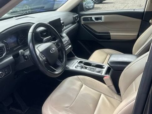 Used 2020 Ford Explorer XLT w/ Equipment Group 202A AWD/4WD image 5