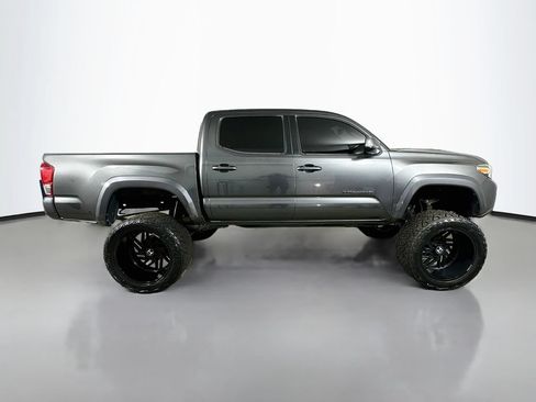 Used 2016 Toyota Tacoma TRD Sport w/ Towing Package RWD image 9
