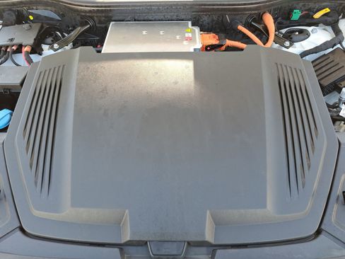 Used 2024 Audi Q8 e-tron Premium Plus image 34