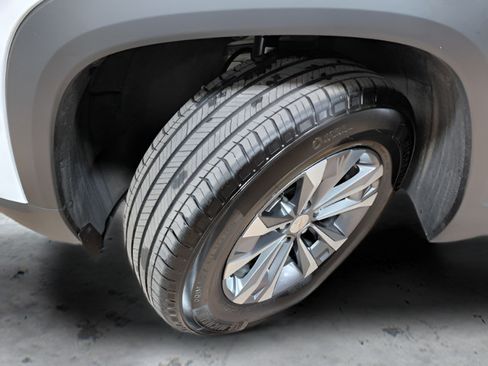 Used 2026 Chevrolet Equinox LT AWD/4WD image 19