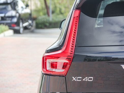 Used 2025 Volvo XC40 B5 Plus w/ Protection Package Premier image 8