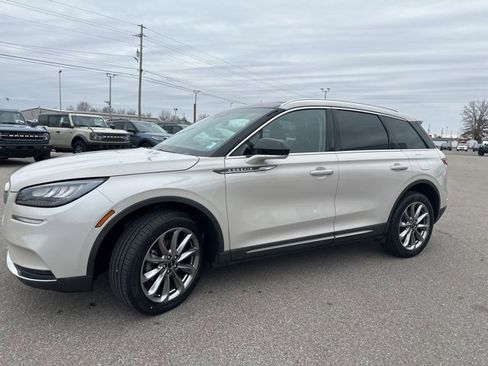 Used 2021 Lincoln Corsair AWD w/ Premium Package image 30