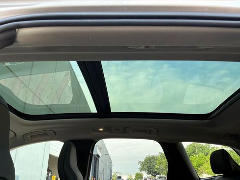 Used 2025 Volvo XC60 B5 Plus AWD/4WD image 17