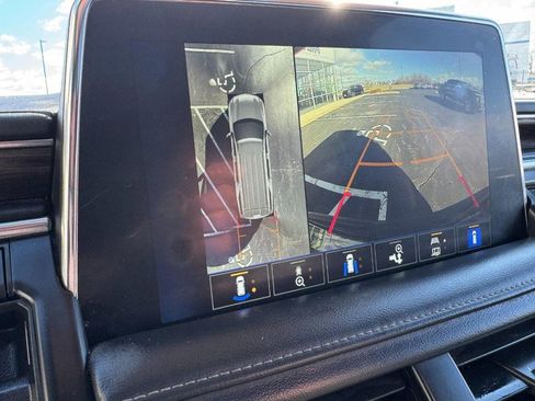 Used 2022 Chevrolet Suburban LT w/ Luxury Package image 24