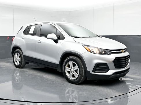 Used 2020 Chevrolet Trax LS w/ Tint and Cruise Package image 3