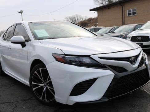 Used 2018 Toyota Camry SE w/ Protection Package (Q2) image 3