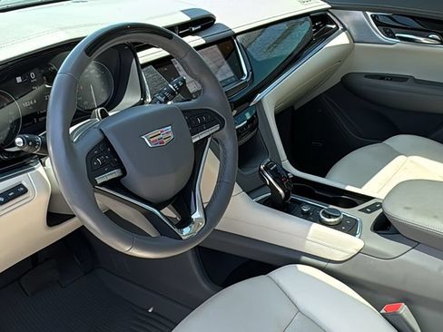 Used 2024 Cadillac XT6 Premium Luxury w/ Technology Package FWD image 18