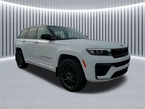 New 2026 Jeep Grand Cherokee Summit image 1