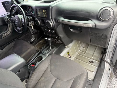 Used 2018 Jeep Wrangler Unlimited Sport w/ Connectivity Group image 15