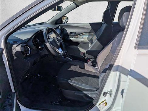 Used 2018 Nissan Kicks SV FWD image 14